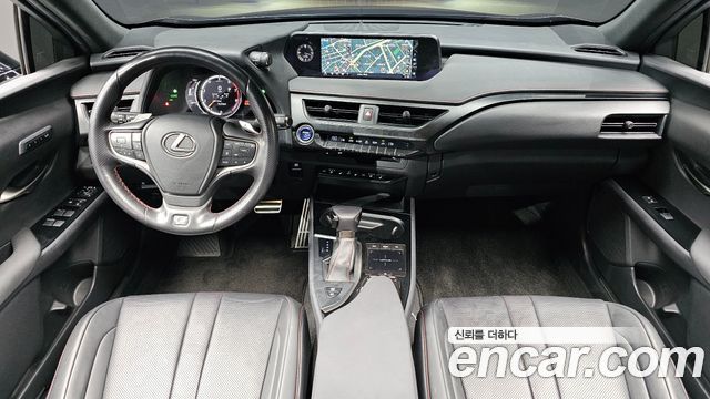 Lexus UX — interior