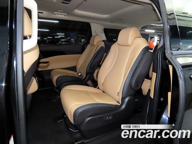 Kia Carnival — interior