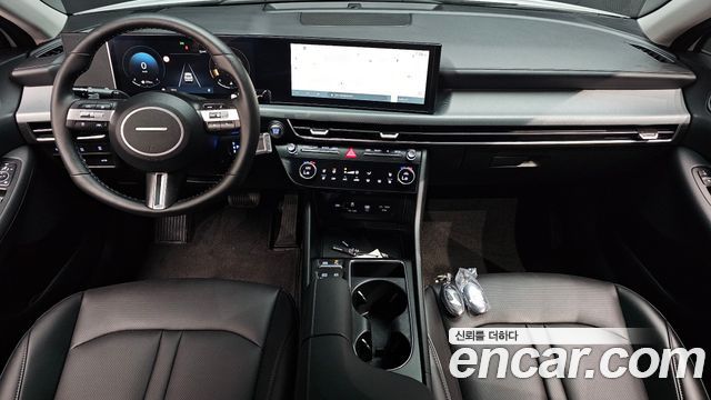 Hyundai Sonata — interior