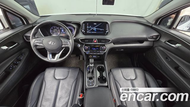 Hyundai Santa Fe — interior