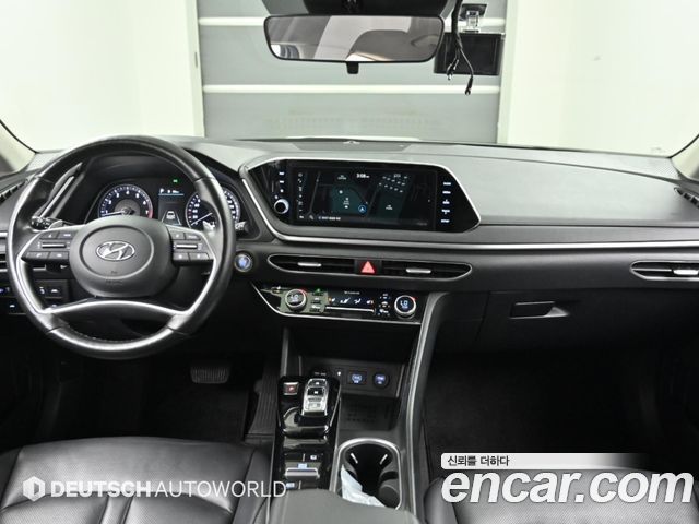 Hyundai Sonata — interior