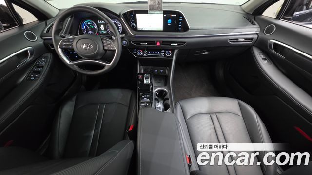 Hyundai Sonata — interior