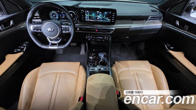 Kia K5 — interior