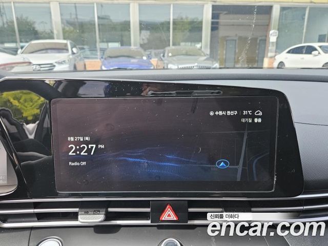 Hyundai Avante — interior