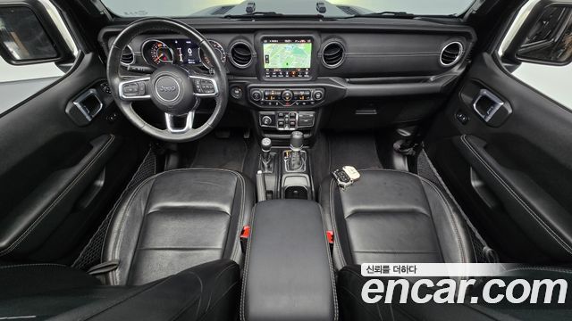 Jeep Wrangler — interior