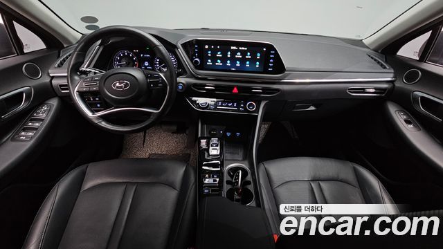Hyundai Sonata — interior