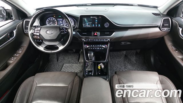 Hyundai Grandeur — interior