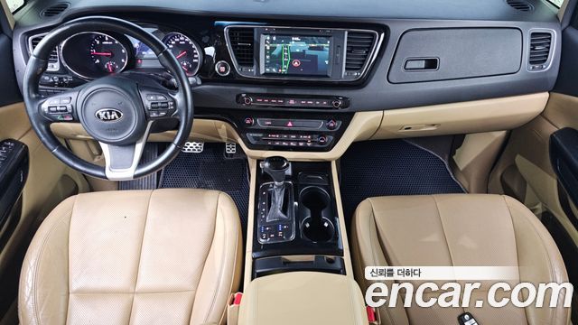 Kia Carnival — interior