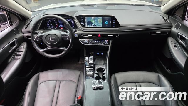 Hyundai Sonata — interior