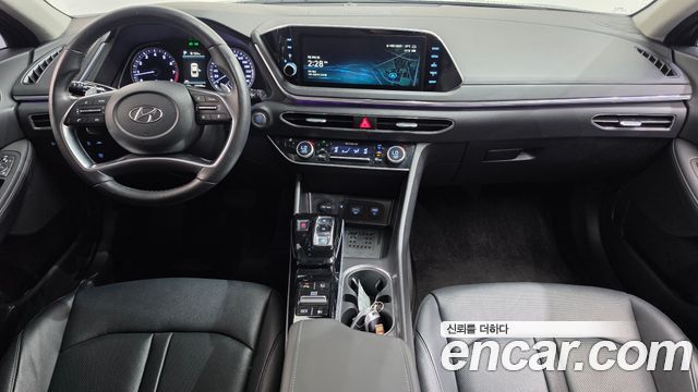 Hyundai Sonata — interior
