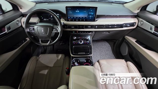 Lincoln Nautilus — interior