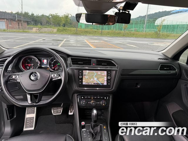 Volkswagen Tiguan — interior