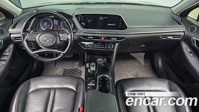 Hyundai Sonata — interior