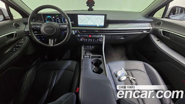 Hyundai Sonata — interior