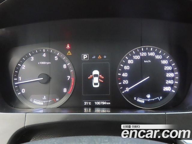 Hyundai Sonata — interior
