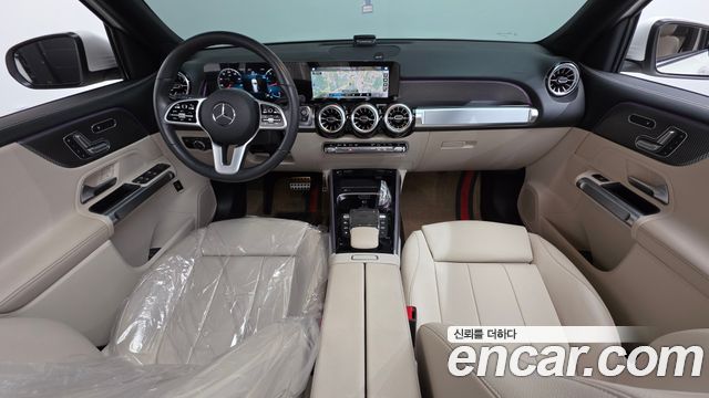 Mercedes-Benz GLB-Class — interior