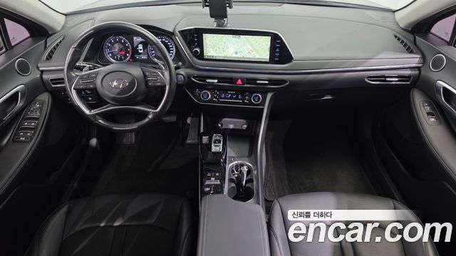 Hyundai Sonata — interior