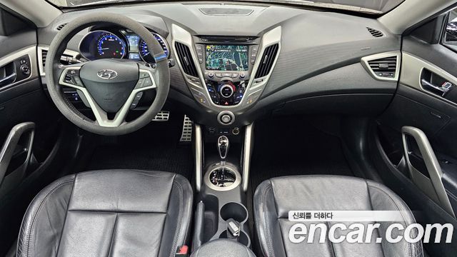 Hyundai Veloster — interior