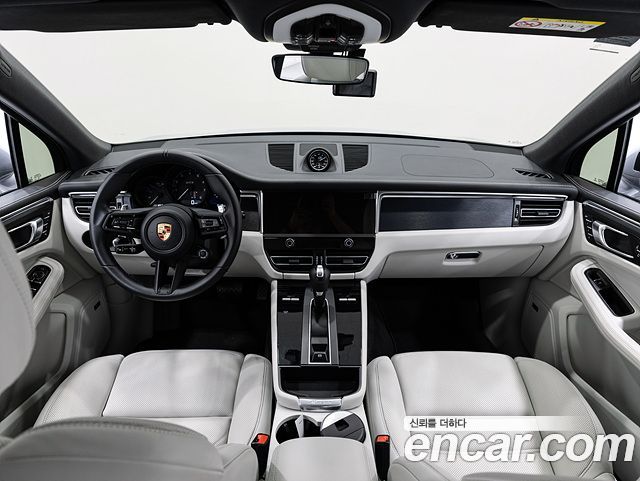 Porsche Macan — interior