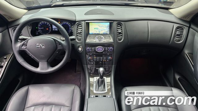 Infiniti QX50 — interior