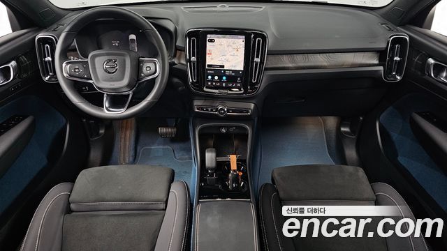 Volvo C40 — interior