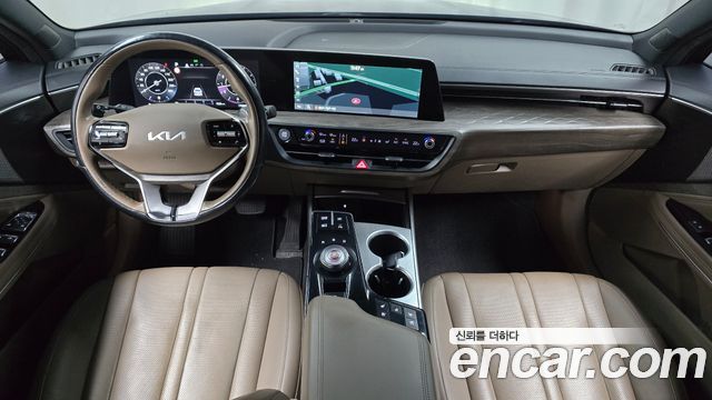 Kia K8 — interior