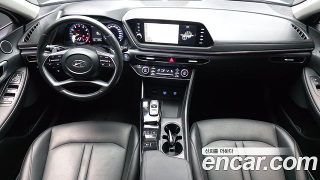 Hyundai Sonata — interior