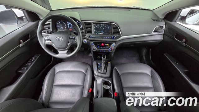 Hyundai Avante — interior