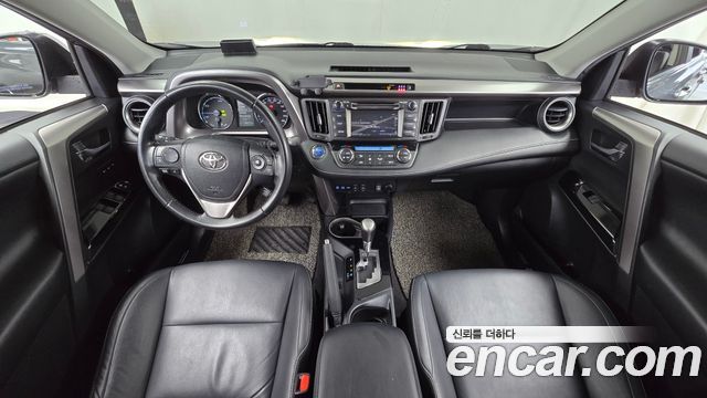 Toyota RAV4 — interior