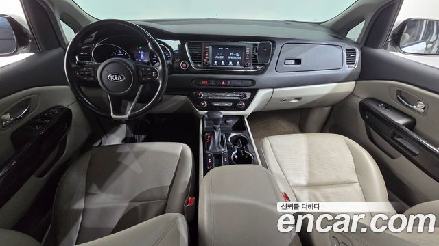 Kia Carnival — interior