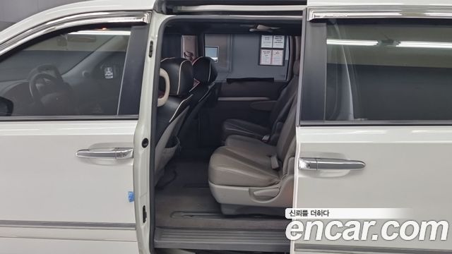 Kia Carnival — interior