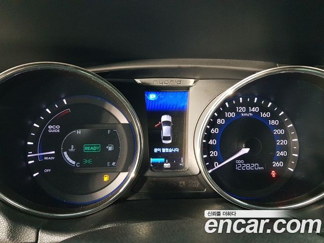 Hyundai Sonata — interior