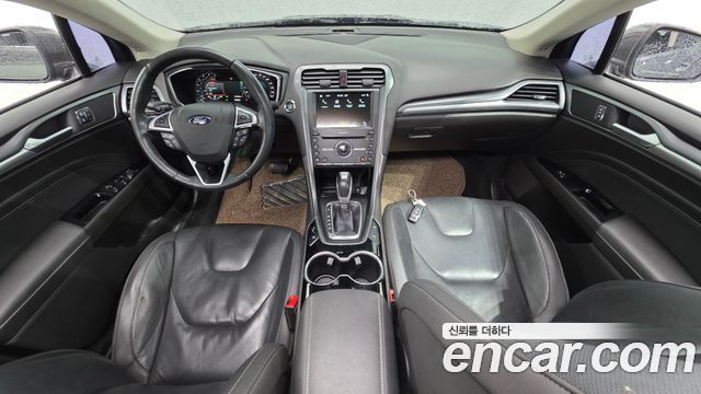 Ford Mondeo — interior