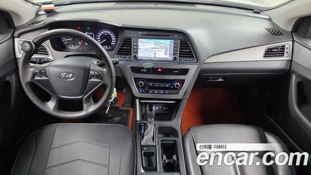 Hyundai Sonata — interior