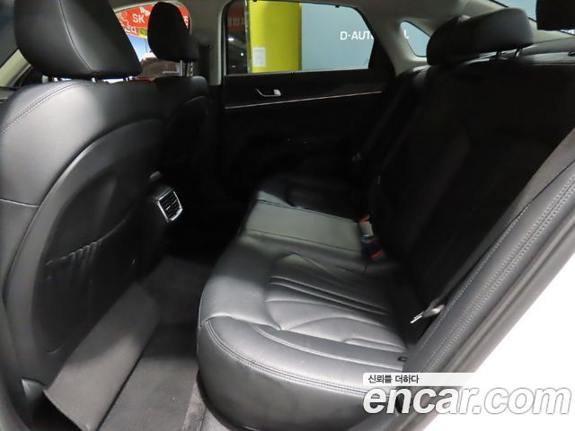 Kia K5 — interior