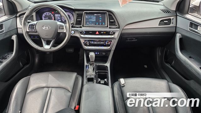 Hyundai Sonata — interior