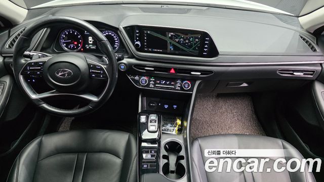 Hyundai Sonata — interior
