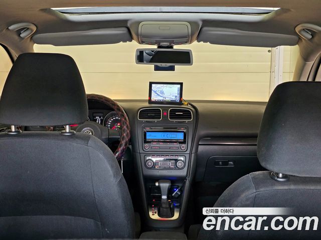 Volkswagen Golf — interior