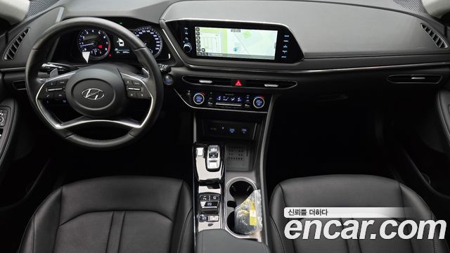 Hyundai Sonata — interior
