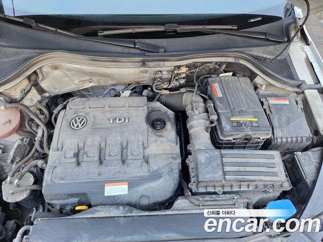 Volkswagen Tiguan — interior