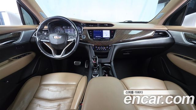 Cadillac XT6 — interior