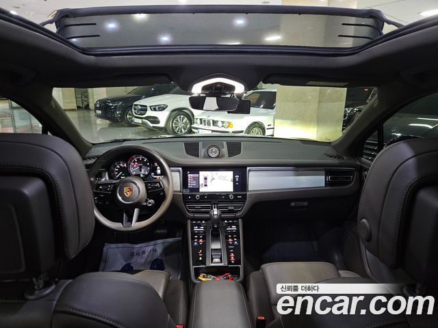 Porsche Macan — interior