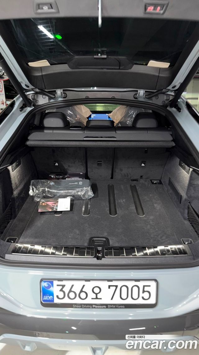 BMW X6 — interior