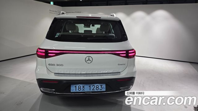 Mercedes-Benz EQB — interior