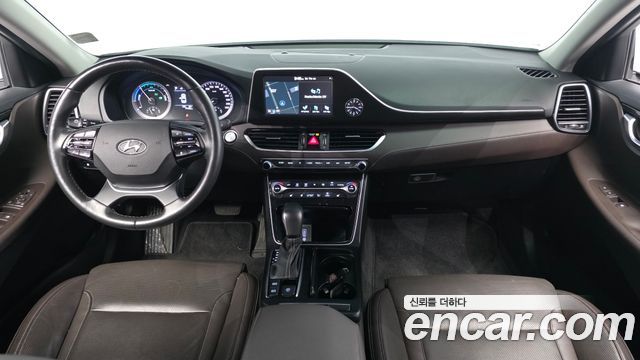 Hyundai Grandeur — interior