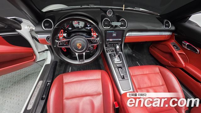 Porsche 718 — interior