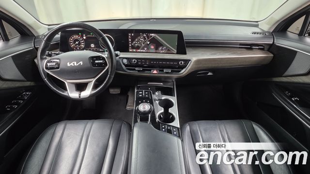 Kia K8 — interior