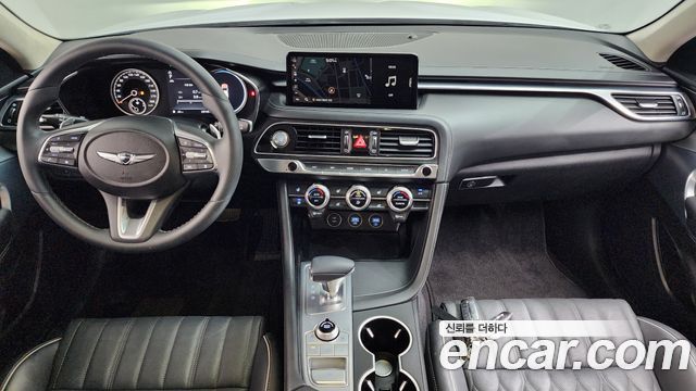 Genesis G70 — interior