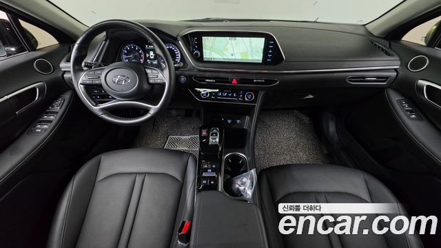 Hyundai Sonata — interior