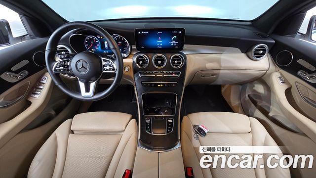Mercedes-Benz GLC-Class — interior